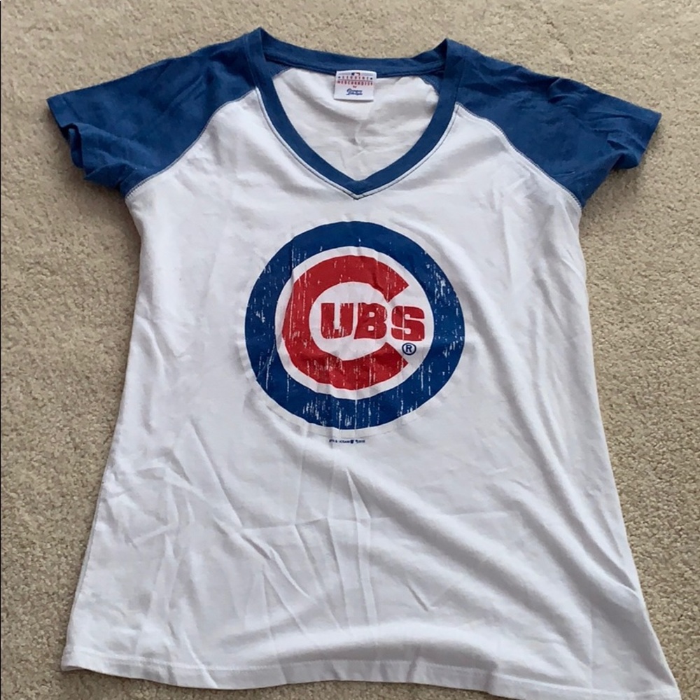 Cubs v-neck tshirt